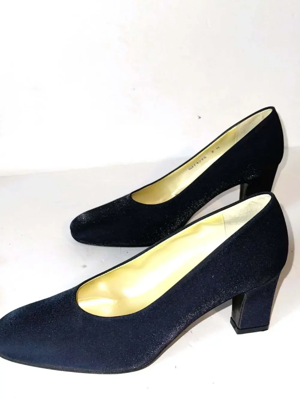 NINA Vintage Black Satin Fabric Pumps, Closed toe, slipons.  NEW w/box, Size 7